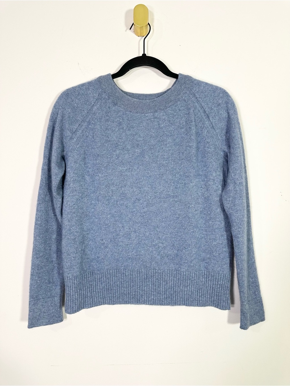 White + Warren Essentials Blue Crewneck Cashmere Knit Sweater